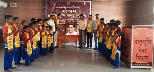 कुरुक्षेत्र। मातृभूमि आश्रम में पंडित दीनदयाल उपाध्याय की पुण्यतिथि पर श्रद्धांजलि देते विद्यार कुरुक्षेत्र। मातृभूमि आश्रम में पंडित दीनदयाल उपाध्याय की पुण्यतिथि पर श्रद्धांजलि देते विद्यार