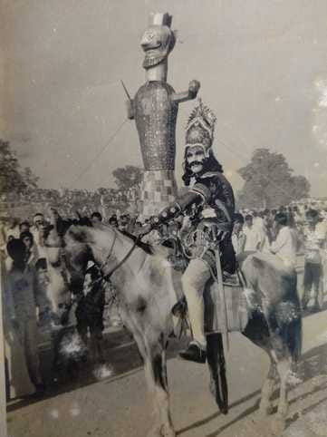 कुरुक्षेत्र। धर्मचंद गांधी जानकारी देते हुए। संवाद