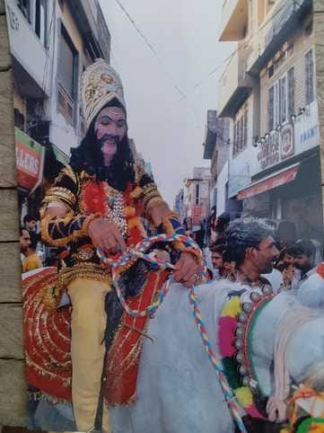 कुरुक्षेत्र। धर्मचंद गांधी जानकारी देते हुए। संवाद