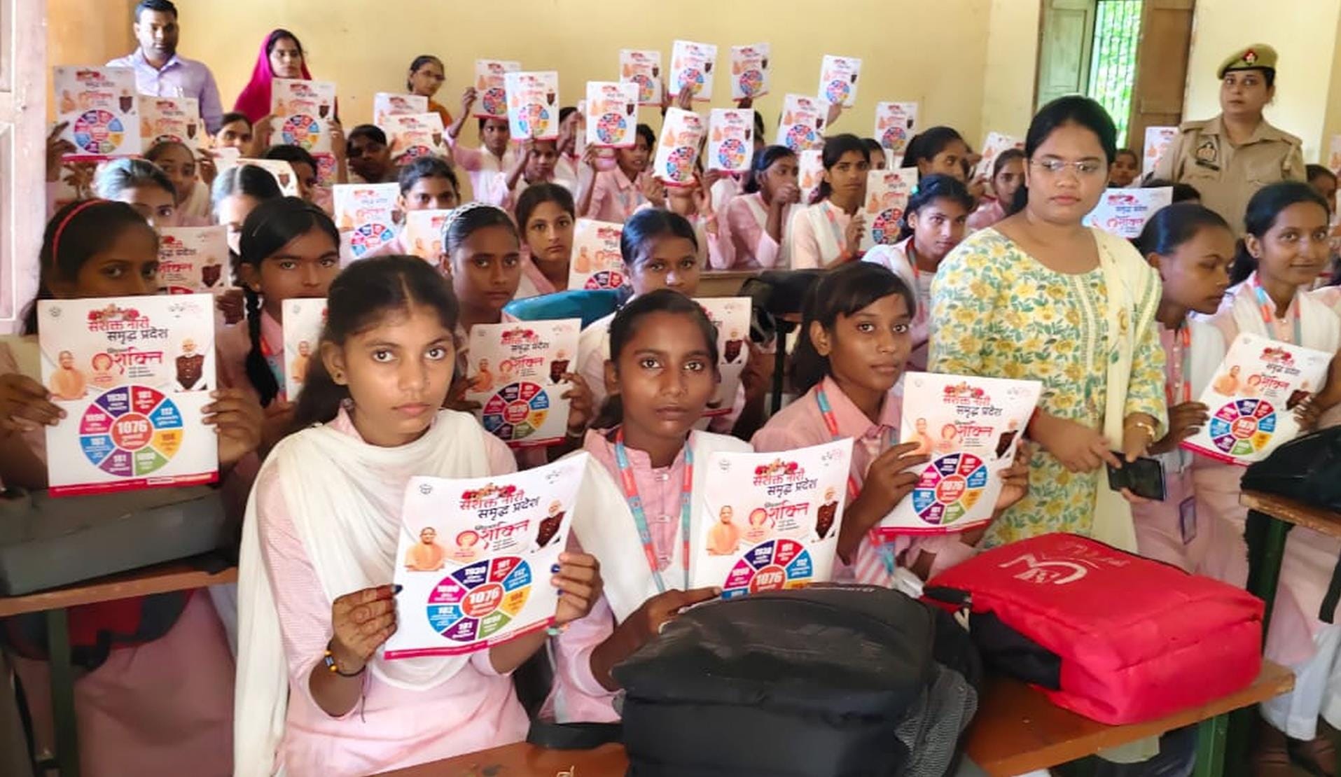 कटेहरी के उच्च प्राथमिक विद्यालय कुड़िया चितौना में आत्मरक्षा का प्रशिक्षण लेतीं छात्राएं। कटेहरी के उच्च प्राथमिक विद्यालय कुड़िया चितौना में आत्मरक्षा का प्रशिक्षण लेतीं छात्राएं।