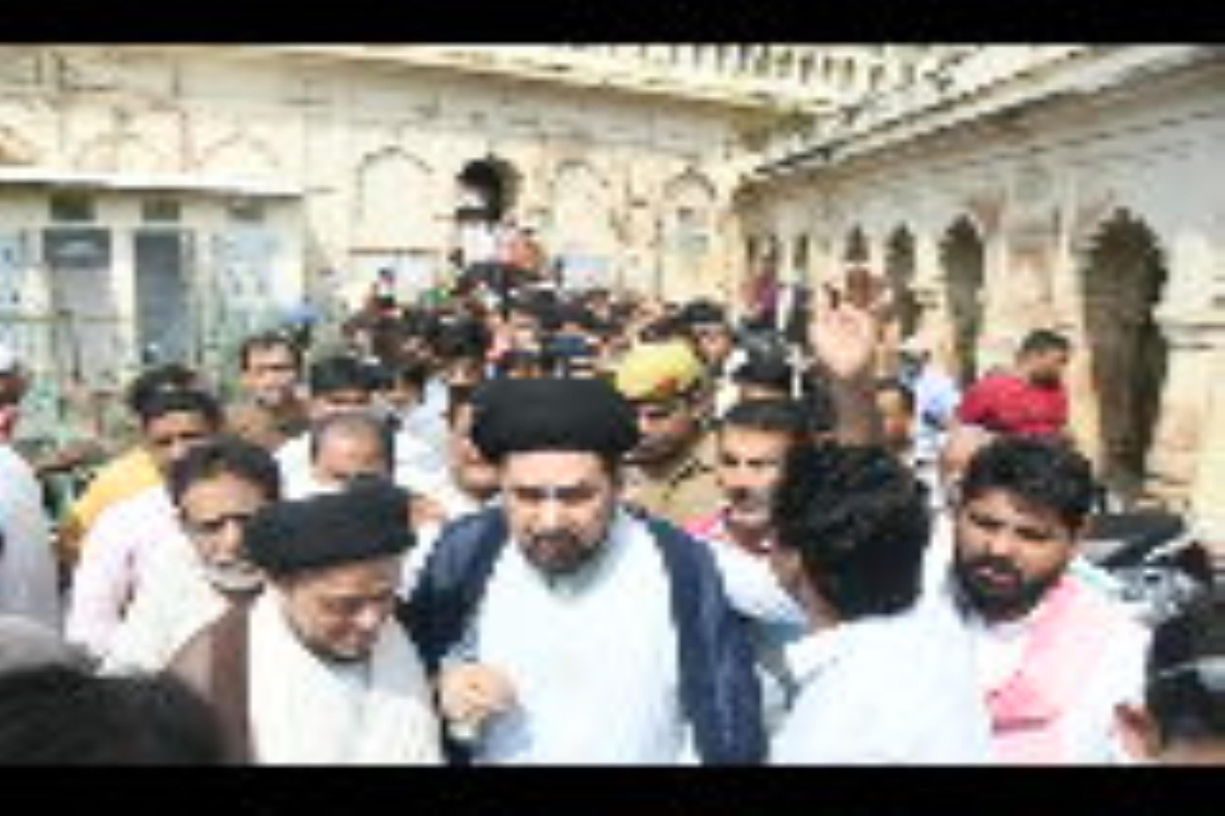 मौलाना कल्बे जव्वाद ने किया प्रदर्शन।