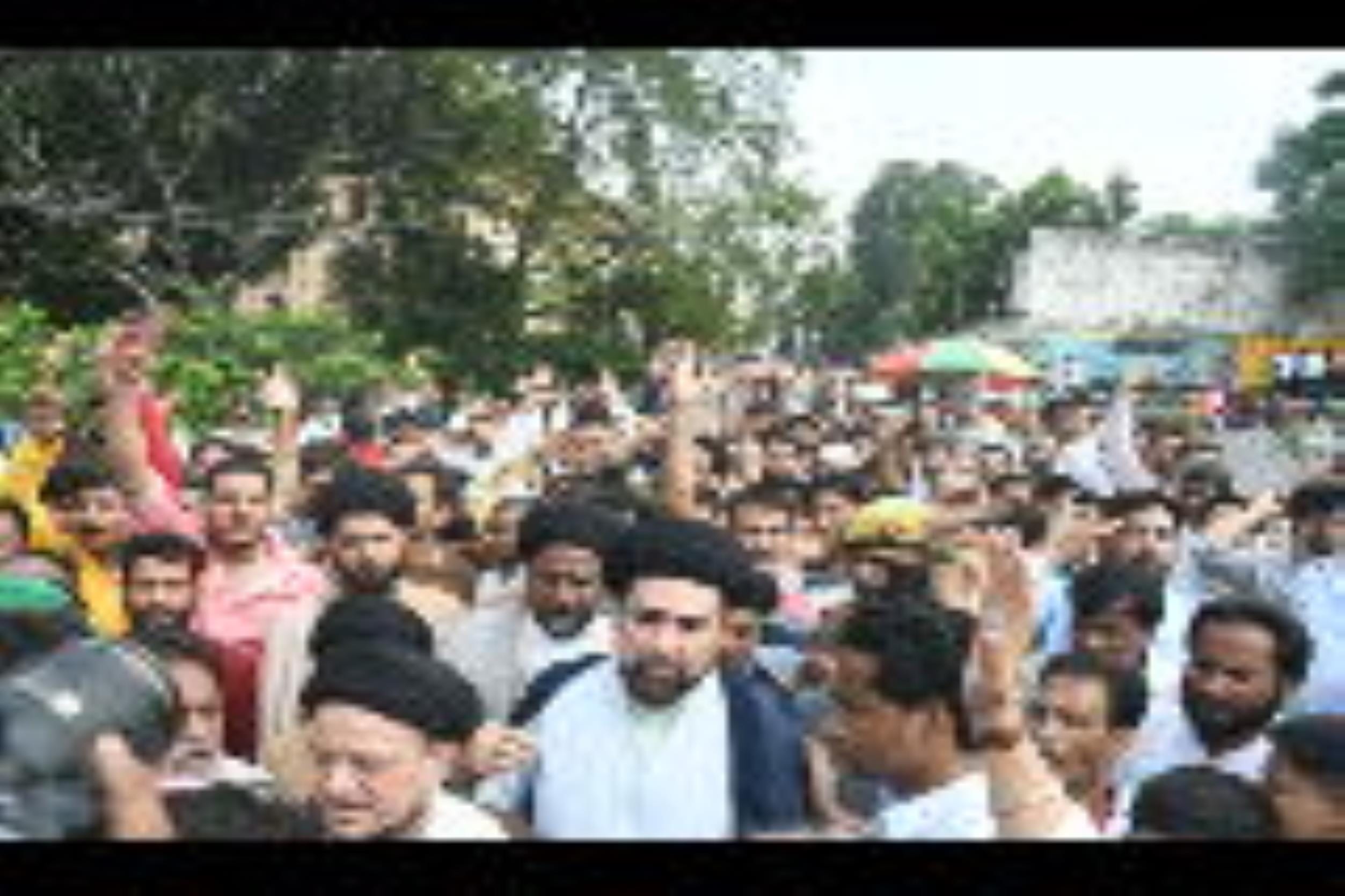 मौलाना कल्बे जव्वाद ने किया प्रदर्शन।