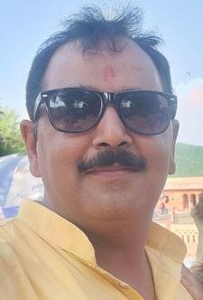 राज किशोर, सराफ