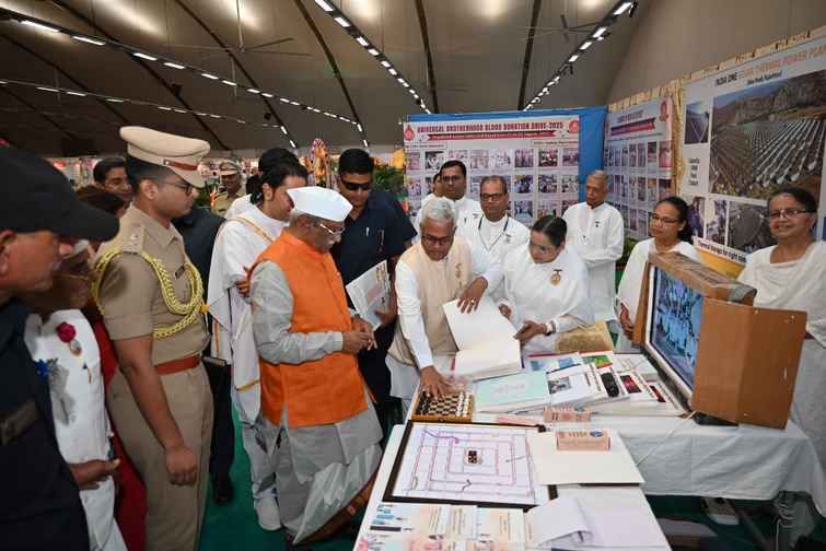 सिरोही। राज्यपाल हरिभाऊ किसनराव बागड़े ने राष्ट्रीय मीडिया महासम्मेलन का उद्घाटन किया।