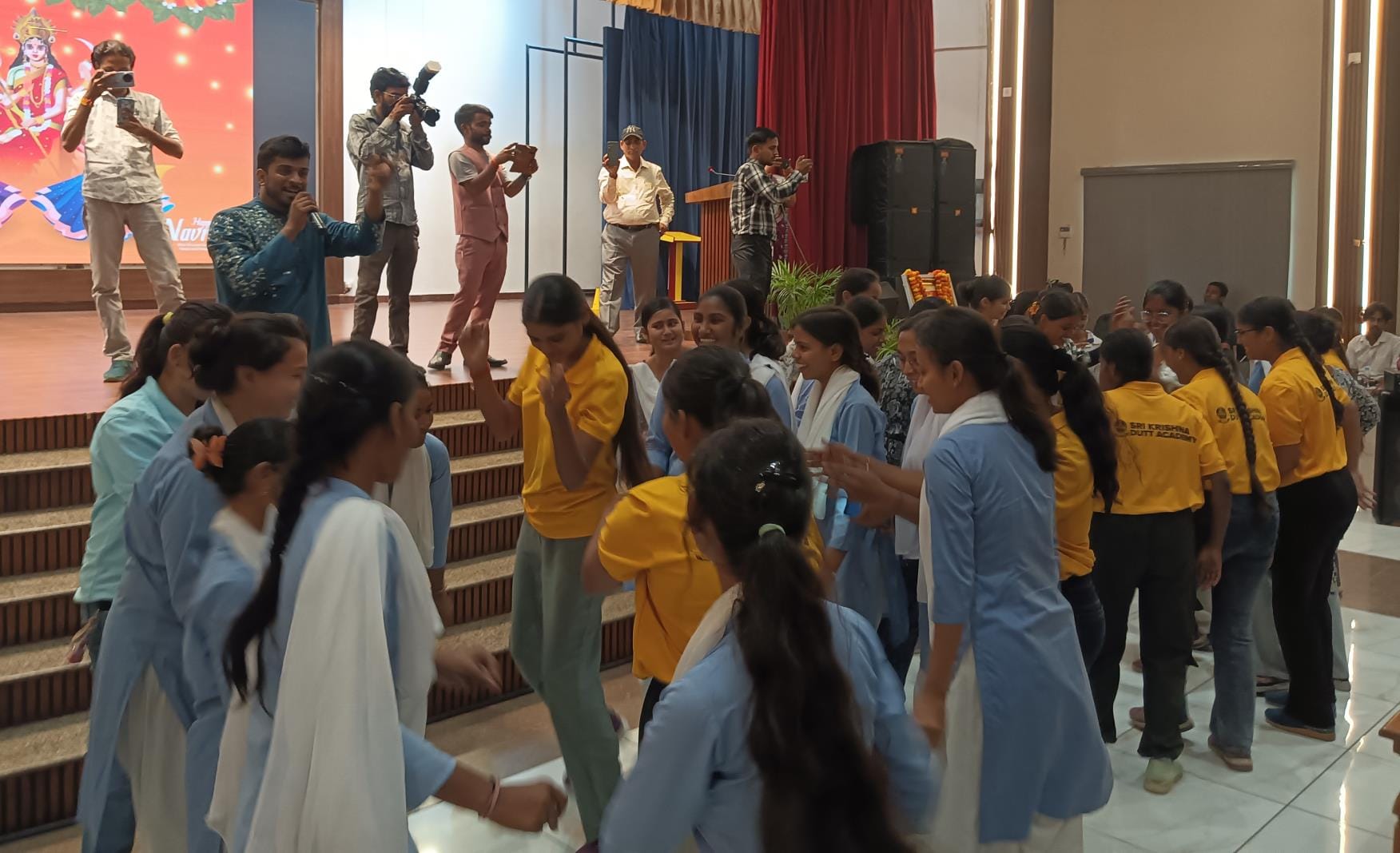 स्त्री वेलफेयर फाउंडेशन की ओर से आल्हा-ऊदल पर आधारित लोकगीत कार्यक्रम वृंदावन योजना में स्थित श स्त्री वेलफेयर फाउंडेशन की ओर से आल्हा-ऊदल पर आधारित लोकगीत कार्यक्रम वृंदावन योजना में स्थित श