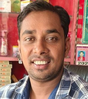 दुकान से सामान खरीद करते ग्राहक। संवाद दुकान से सामान खरीद करते ग्राहक। संवाद