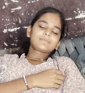 दत्तनगर गांव में निजी अस्पताल में भर्ती बुखार से पीड़ित नजराना दत्तनगर गांव में निजी अस्पताल में भर्ती बुखार से पीड़ित नजराना