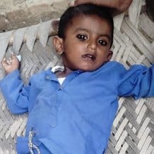 दत्तनगर गांव में निजी अस्पताल में भर्ती बुखार से पीड़ित नजराना दत्तनगर गांव में निजी अस्पताल में भर्ती बुखार से पीड़ित नजराना