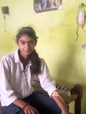 दत्तनगर गांव में निजी अस्पताल में भर्ती बुखार से पीड़ित नजराना दत्तनगर गांव में निजी अस्पताल में भर्ती बुखार से पीड़ित नजराना