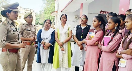 अल्हागंज स्थित स्वामी विवेकानन्द इंटर कॉलेज में छात्रा सौम्या कुशवाहा को एक दिन का प्रधानाचार् अल्हागंज स्थित स्वामी विवेकानन्द इंटर कॉलेज में छात्रा सौम्या कुशवाहा को एक दिन का प्रधानाचार्