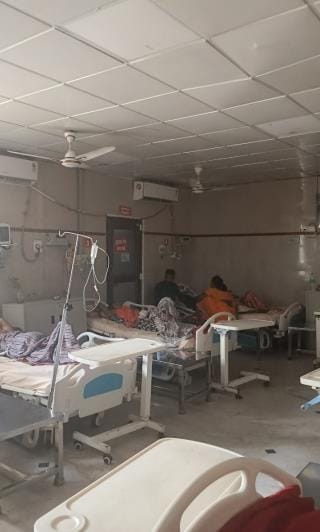 बलरामपुर अस्पताल में बिजली गुल।