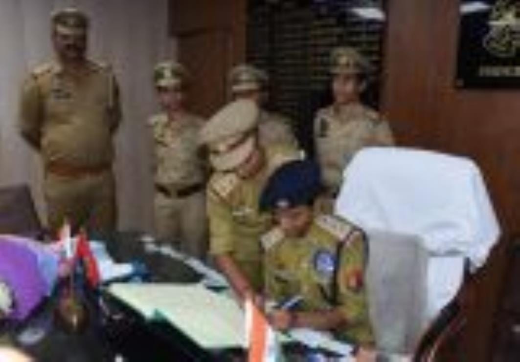 एक दिन के लिए नव्या एसीपी और परिधि बनीं इंस्पेक्टर हजरतगंज एक दिन के लिए नव्या एसीपी और परिधि बनीं इंस्पेक्टर हजरतगंज
