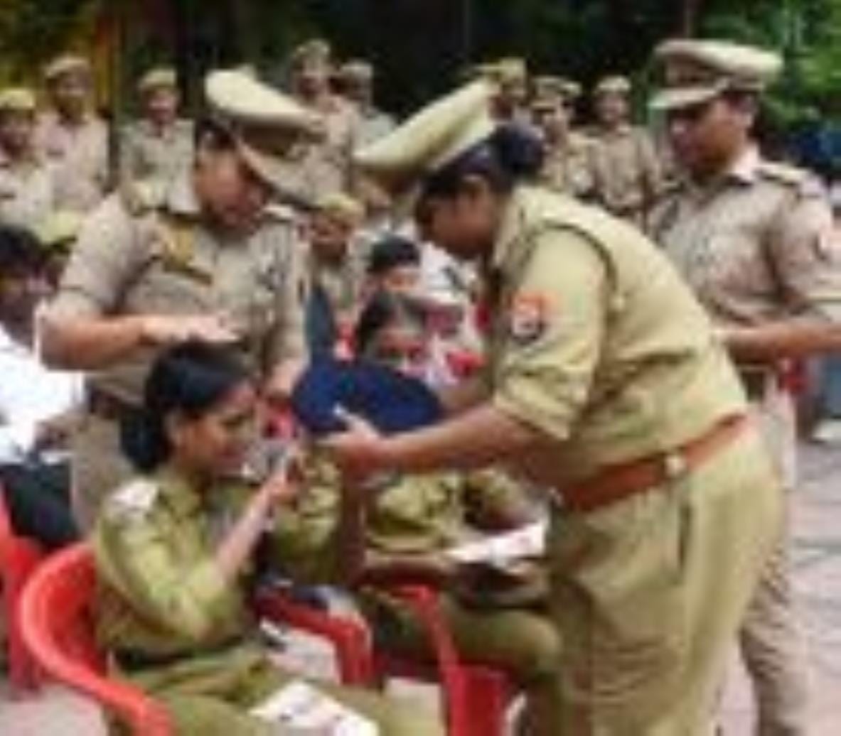 एक दिन के लिए नव्या एसीपी और परिधि बनीं इंस्पेक्टर हजरतगंज एक दिन के लिए नव्या एसीपी और परिधि बनीं इंस्पेक्टर हजरतगंज