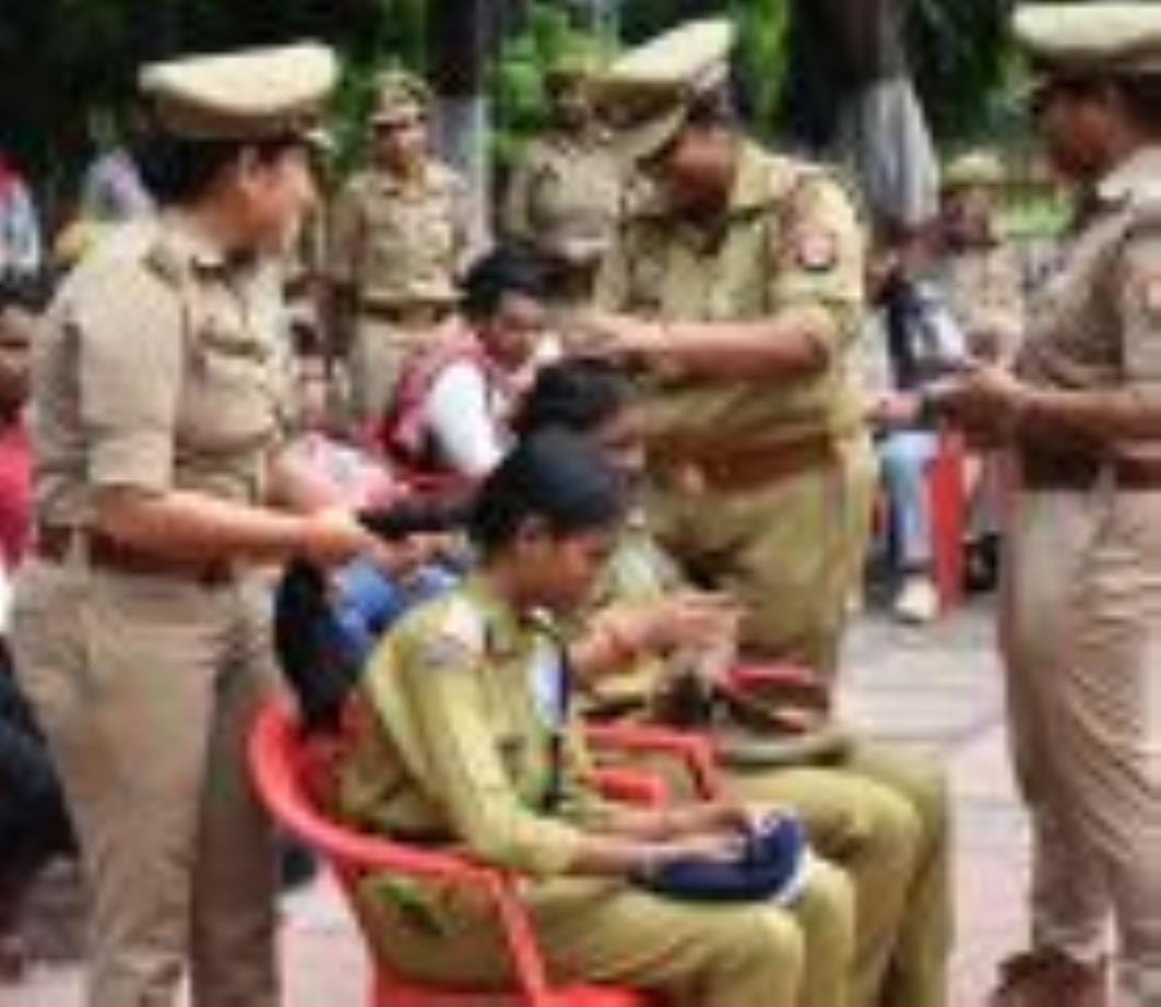 एक दिन के लिए नव्या एसीपी और परिधि बनीं इंस्पेक्टर हजरतगंज एक दिन के लिए नव्या एसीपी और परिधि बनीं इंस्पेक्टर हजरतगंज