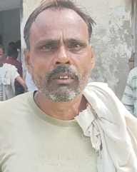 फोटो-03, साधन सहकारी समिति हुसैनपुर हड़ाई में खाद के लिए खड़े किसान। संवाद फोटो-03, साधन सहकारी समिति हुसैनपुर हड़ाई में खाद के लिए खड़े किसान। संवाद