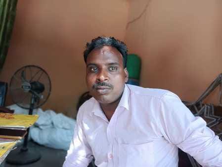 फोटो-11, गंगा के कटान से ठटा की मड़ैया में मकान तो नहीं अंतिम नीम भी गिरा। संवाद