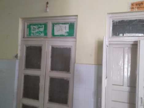 फोटो- 11 शहर के शांतिनगर मोहल्ले में नाली में छिड़काव करते स्वास्थ्य कार्यकर्ता। संवाद फोटो- 11 शहर के शांतिनगर मोहल्ले में नाली में छिड़काव करते स्वास्थ्य कार्यकर्ता। संवाद