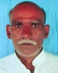फोटो- 25- एक्सप्रेसवे पर हुए हादसे में दूसरी लेन में जाकर पलटी कार और घटनास्थल पर लगी भीड़।  सं