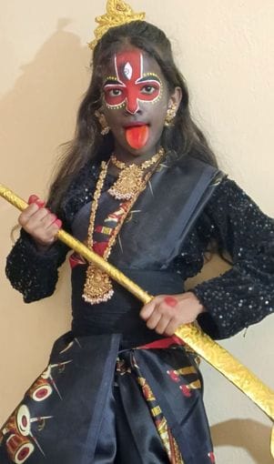 फोटो 28 एमएएचपी 25 परिचय-ज्ञानस्थली स्कूल के पीछे सजे पंडाल में मां की आराधना करते भक्त। संवाद फोटो 28 एमएएचपी 25 परिचय-ज्ञानस्थली स्कूल के पीछे सजे पंडाल में मां की आराधना करते भक्त। संवाद