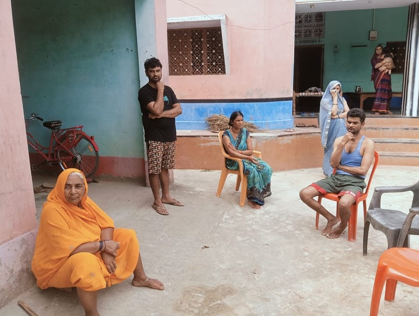 मानपुर गांव के सुशांत की मौत के बाद रोते-बिलखते परिजन,जुटे गांव के लोग- संवाद