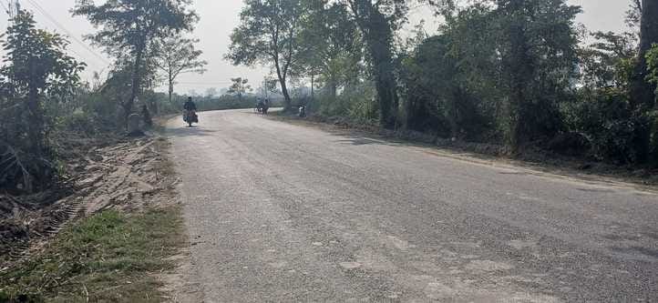 पलिया के शारदा नदी पुल के पार भीरा की तरफ मुड़ा खतरनाक मोड़। संवाद पलिया के शारदा नदी पुल के पार भीरा की तरफ मुड़ा खतरनाक मोड़। संवाद