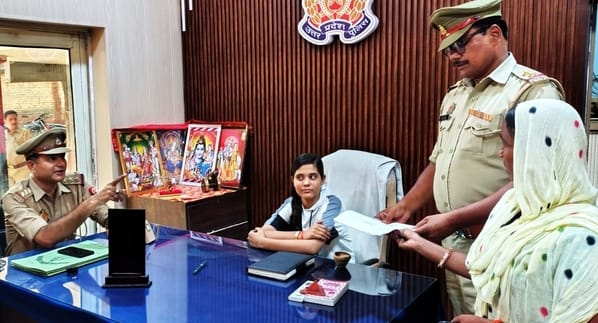 पुवायां में अतिक्रमण हटवाती एक दिन की थाना प्रभारी। संवाद