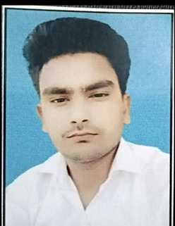 रंजीत की मौत के बाद घर पर मौजूद परिवार व गांव के लोग। संवाद