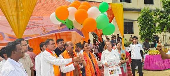 रेती रोड स्थित डॉ.सुदामा प्रसाद विद्यास्थली में कबड्डी प्रतियोगिता में शामिल खिलाड़ी। स्रोत: रेती रोड स्थित डॉ.सुदामा प्रसाद विद्यास्थली में कबड्डी प्रतियोगिता में शामिल खिलाड़ी। स्रोत: