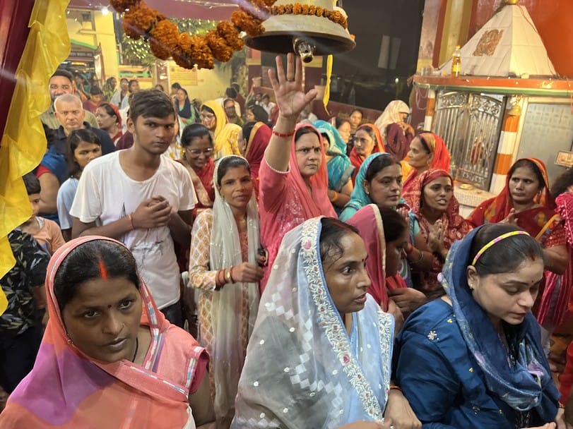 शारदीय नवरात्र पर नगर के शीतला माता धाम पर सजा मां का दरबार। संवाद