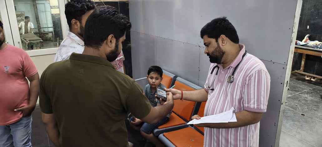 ट्रेन में पथराव