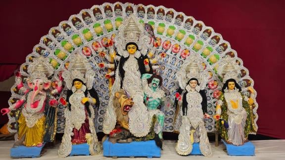 दुर्गा पंडालों में गूंजे मां के जयकारे, उमड़ी आस्था दुर्गा पंडालों में गूंजे मां के जयकारे, उमड़ी आस्था