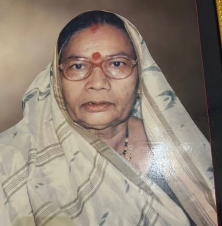 अंतिम यात्रा में शामिल हजारों लोग, श्रद्धांजलि देते मुख्यमंत्री