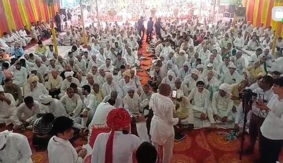फोटो :22: सोनीपत के गन्नौर में आयोजित सर्वखाप पंचायत महासम्मेलन में व्यवस्थापक लववंशीय लौर खत्र फोटो :22: सोनीपत के गन्नौर में आयोजित सर्वखाप पंचायत महासम्मेलन में व्यवस्थापक लववंशीय लौर खत्र
