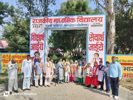 फोटो : 27: उल्लास योजना के तहत परीक्षा देतीं महिलाएं। पाठक
