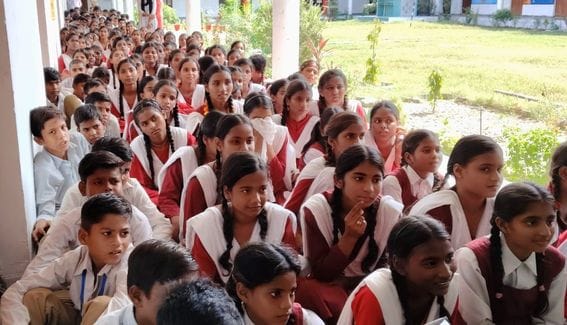 फोटो-33-पुलिस की पाठशाला में बोलतीं आईएएस नारायणी भाटिया, साथ में सीओ संतोष सिंह और प्रधानाचार् फोटो-33-पुलिस की पाठशाला में बोलतीं आईएएस नारायणी भाटिया, साथ में सीओ संतोष सिंह और प्रधानाचार्