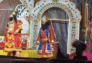 जहांगीराबाद में रामलीला का मंचन करते कलाकार। संवाद जहांगीराबाद में रामलीला का मंचन करते कलाकार। संवाद