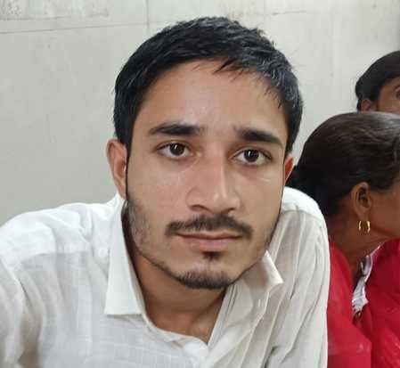 जिला अस्पताल की इमरजेंसी में टूट कर गिर रही फॉल्स सीलिंग। संवाद जिला अस्पताल की इमरजेंसी में टूट कर गिर रही फॉल्स सीलिंग। संवाद