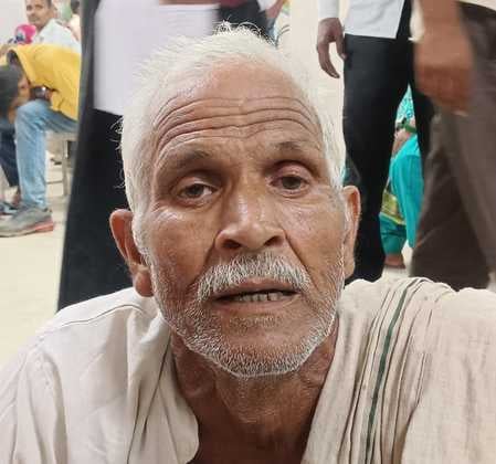 जिला अस्पताल की इमरजेंसी में टूट कर गिर रही फॉल्स सीलिंग। संवाद जिला अस्पताल की इमरजेंसी में टूट कर गिर रही फॉल्स सीलिंग। संवाद