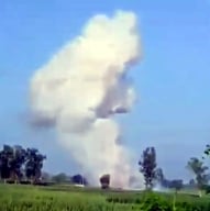 नहटौर क्षेत्र के गांव सीकरी खुर्द के जंगल पटाखा फैक्ट्री में धमाके के बाद टूटा टिन शेड़। संवाद नहटौर क्षेत्र के गांव सीकरी खुर्द के जंगल पटाखा फैक्ट्री में धमाके के बाद टूटा टिन शेड़। संवाद
