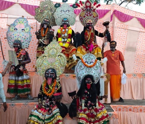 औरंगाबाद में महाकाली के जुलूस का शुभारंभ करते पूर्व चेयरमैन राजकुमार लोधी। संवाद औरंगाबाद में महाकाली के जुलूस का शुभारंभ करते पूर्व चेयरमैन राजकुमार लोधी। संवाद