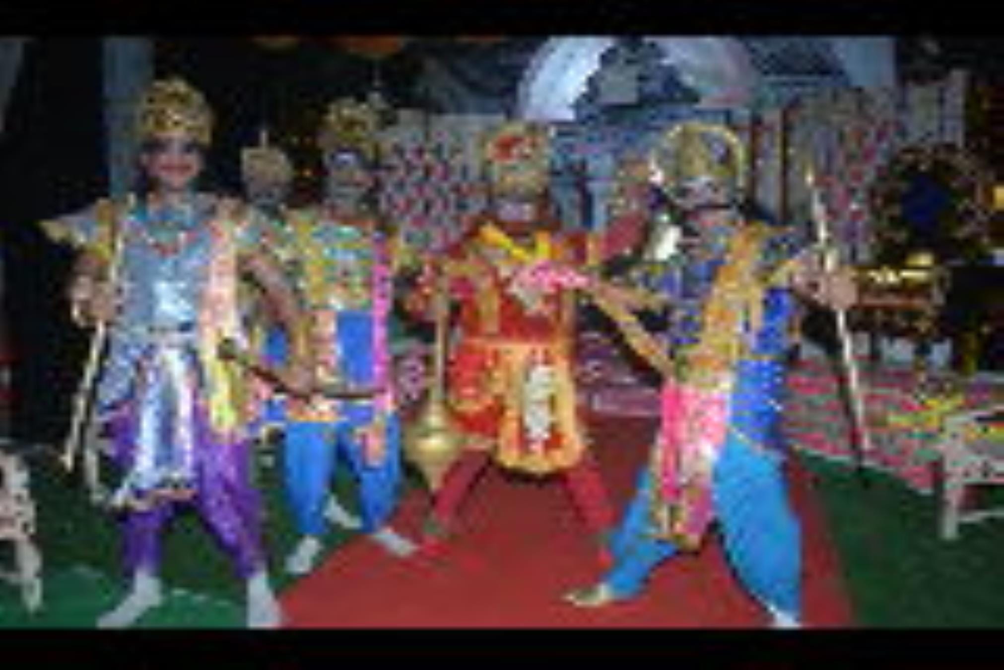 रेलवे रामलीला दशहरा कमेटी आलमबाग की ओर से रविवार को हुआ मंचन।