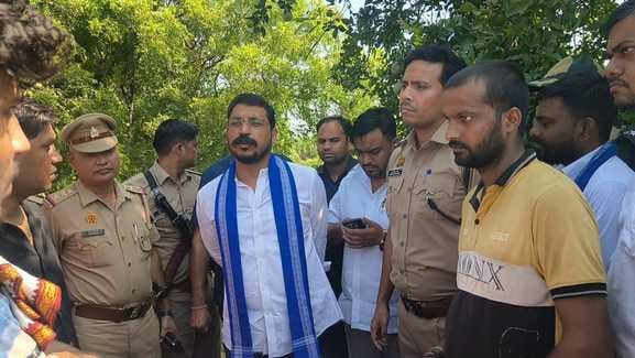 थाना शिवाला कला के गांव शादीपुर मिलक में बीएसएफ जवान का गमहीन माहौल में हुआ अंतिम संस्कार थाना शिवाला कला के गांव शादीपुर मिलक में बीएसएफ जवान का गमहीन माहौल में हुआ अंतिम संस्कार