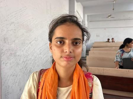 11 बोहर निवासी सतवंती अपनी पोत्री कनिष्का व हिमानी के साथ । संवाद