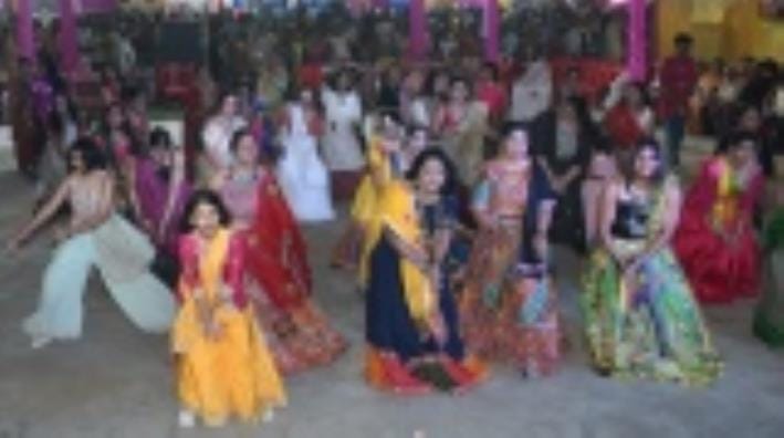 डांडिया उत्सव में दिखा भक्ति और संस्कृति का अद्भुत संगम डांडिया उत्सव में दिखा भक्ति और संस्कृति का अद्भुत संगम