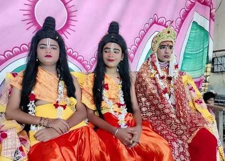 फोटो - 14 तिंदवारी में सूपर्णनखा प्रसंग पर प्रस्तुति देते कलाकार। संवाद