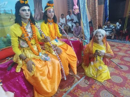 फोटो 28 सीकेटीपी-13- परिचय- रामलीला में लक्ष्मण शक्ति लीला का मंचन करते कलाकार। संवाद फोटो 28 सीकेटीपी-13- परिचय- रामलीला में लक्ष्मण शक्ति लीला का मंचन करते कलाकार। संवाद