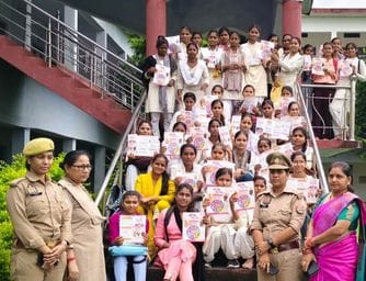 फोटो 30 सीकेटीपी-4- परिचय-स्टेडियम में हॉकी किट के साथ एसडीएम पूजा साहू व खिलाड़ी । संवाद फोटो 30 सीकेटीपी-4- परिचय-स्टेडियम में हॉकी किट के साथ एसडीएम पूजा साहू व खिलाड़ी । संवाद