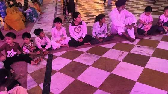 ज्वालामुखी मंदिर में आष्टमी पर अल सुबह दर्शनों के लिए लाइनों में लगे श्रद्धालु। संवाद