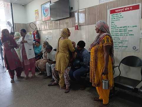 कुरुक्षेत्र। मोर्चरी हाउस के बाहर शवों का पोस्टमार्टम करवाने केलिए कागजी कार्रवाई पूरी करती पुल कुरुक्षेत्र। मोर्चरी हाउस के बाहर शवों का पोस्टमार्टम करवाने केलिए कागजी कार्रवाई पूरी करती पुल