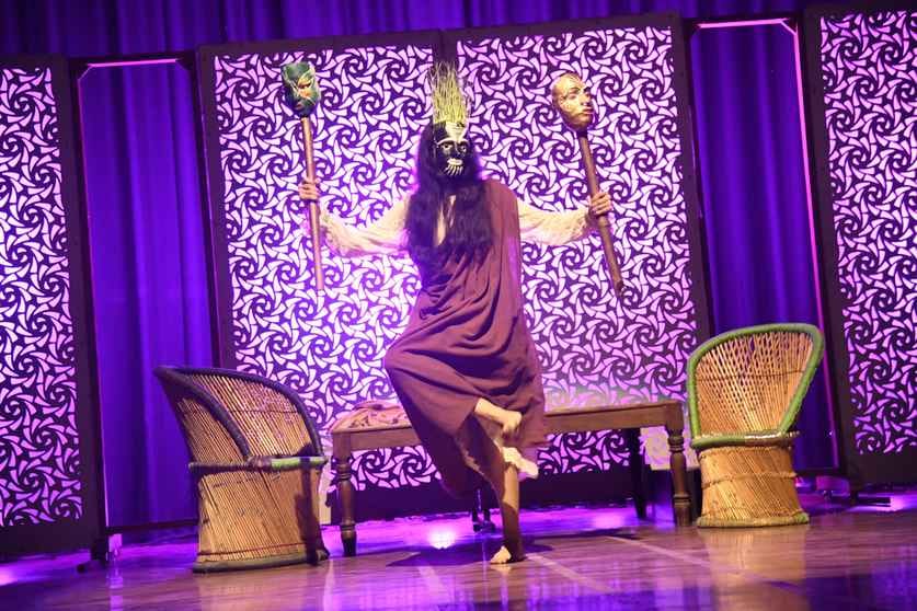 कुरुक्षेत्र। नाटक कैन आई से समथिंग का मंचन करते कलाकार। विज्ञप्ति